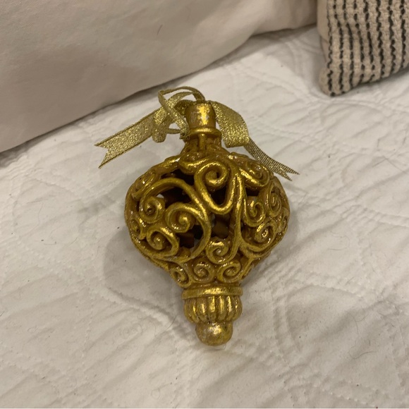 Gold swirl holiday ornaments great for the Christmas tree - set of 11 - Picture 2 of 4